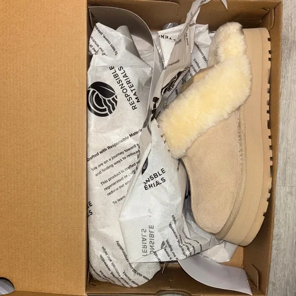 UGG Disquette Women Slippers - Picture 3 of 3